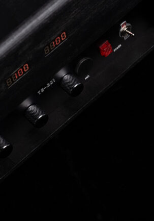 Preview - TH-RC1 - Creative close-up product photo of an amplifier